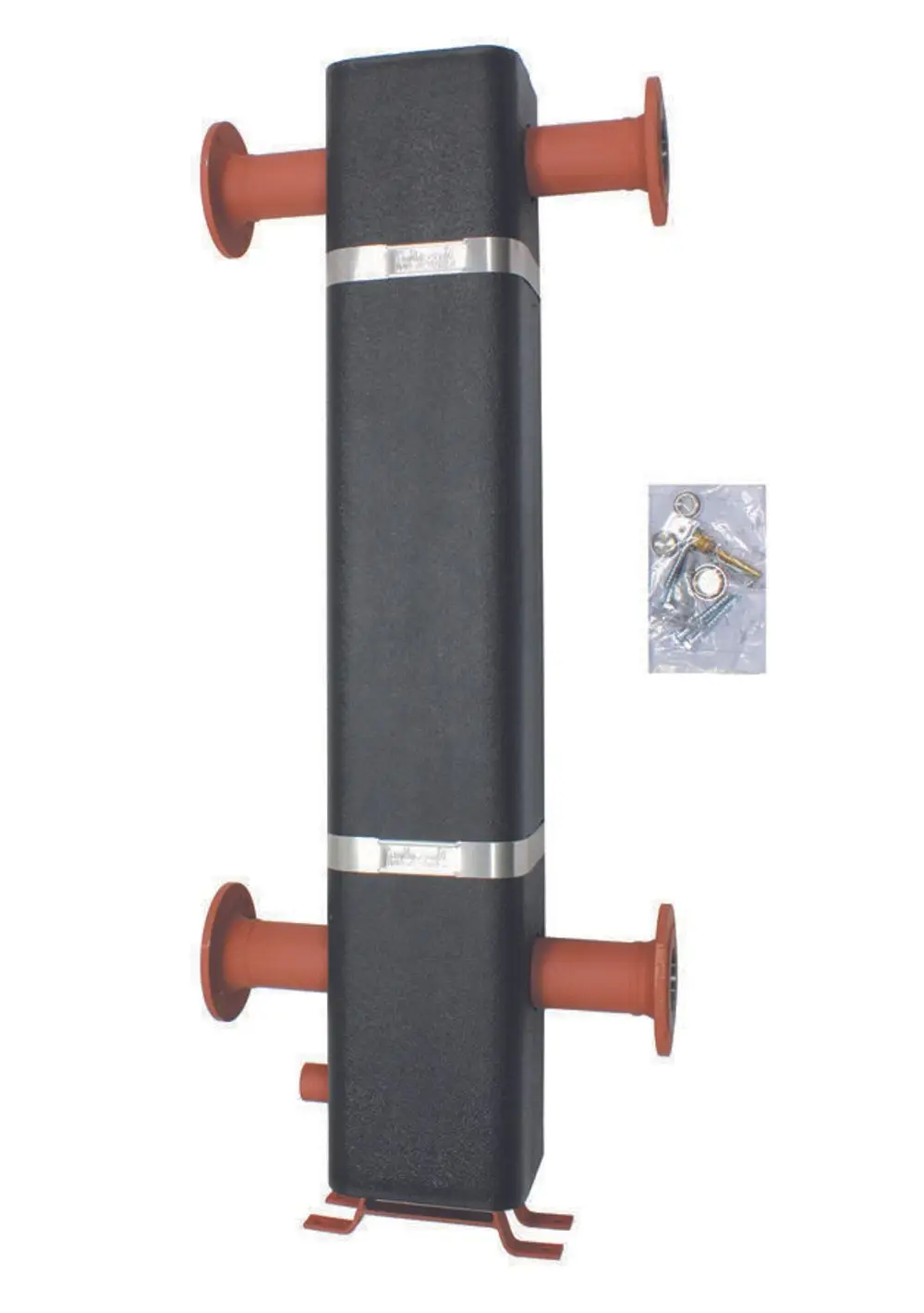 Schwarze hydraulische Weiche mit zwei seitlichen Anschlüssen und einer kleinen Tüte mit Befestigungsmaterial, präsentiert von Vaillant.
